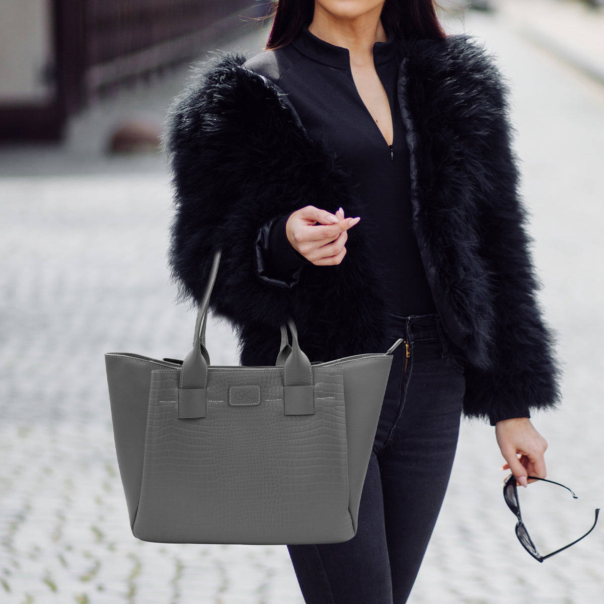 Versatility for Your Busy Lifestyle: Discover the Perfect Tote